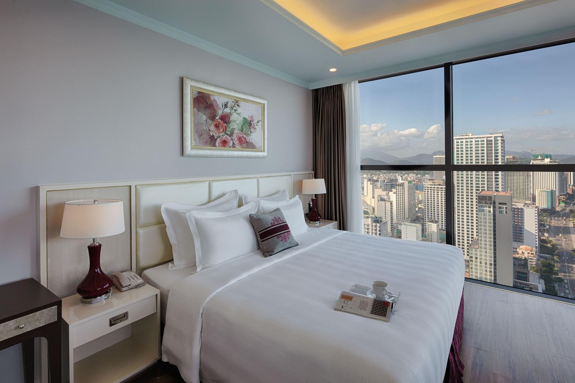 Khách sạn Vinpearl Condotel Beachfront