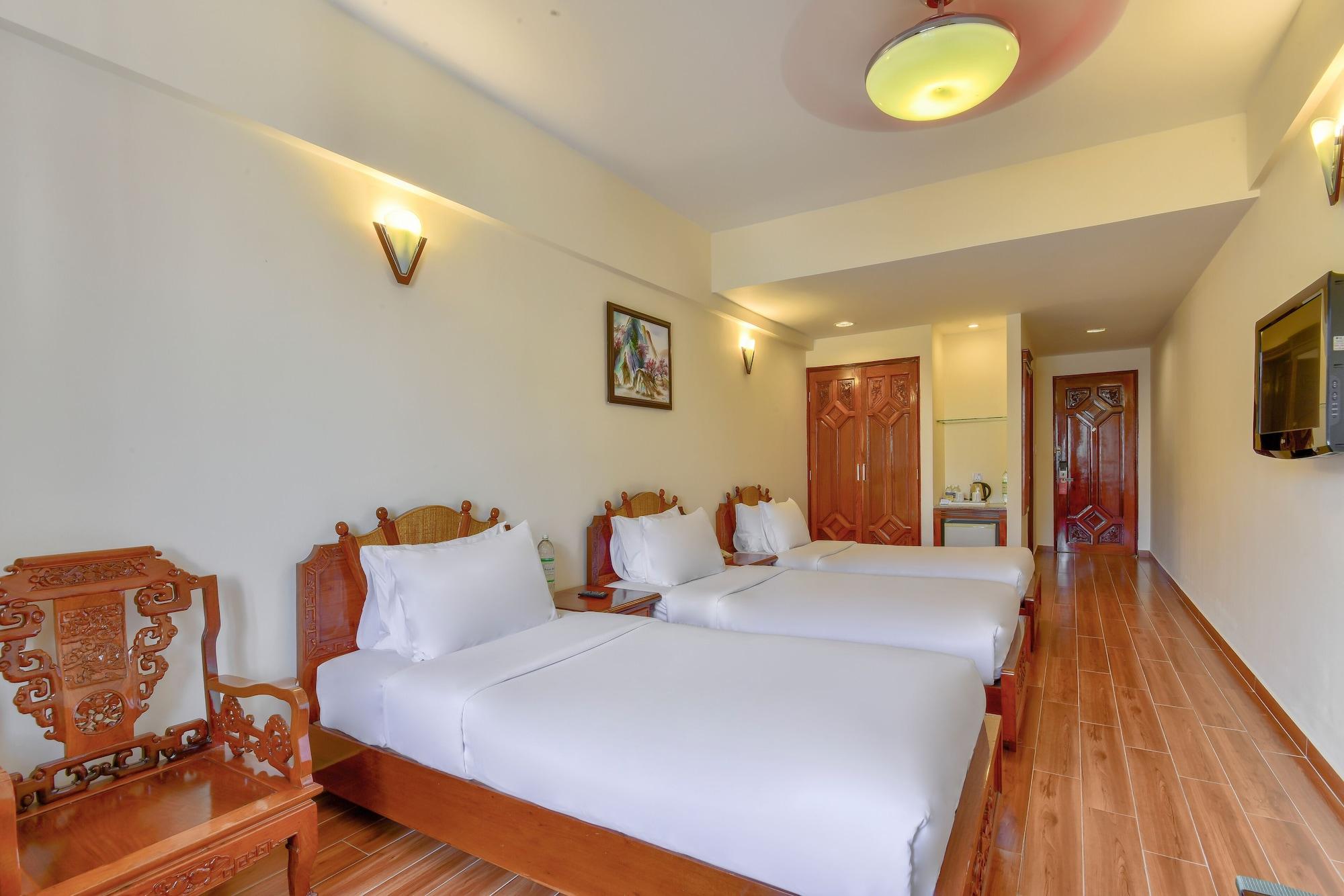 Khach San Park Hotel 3*