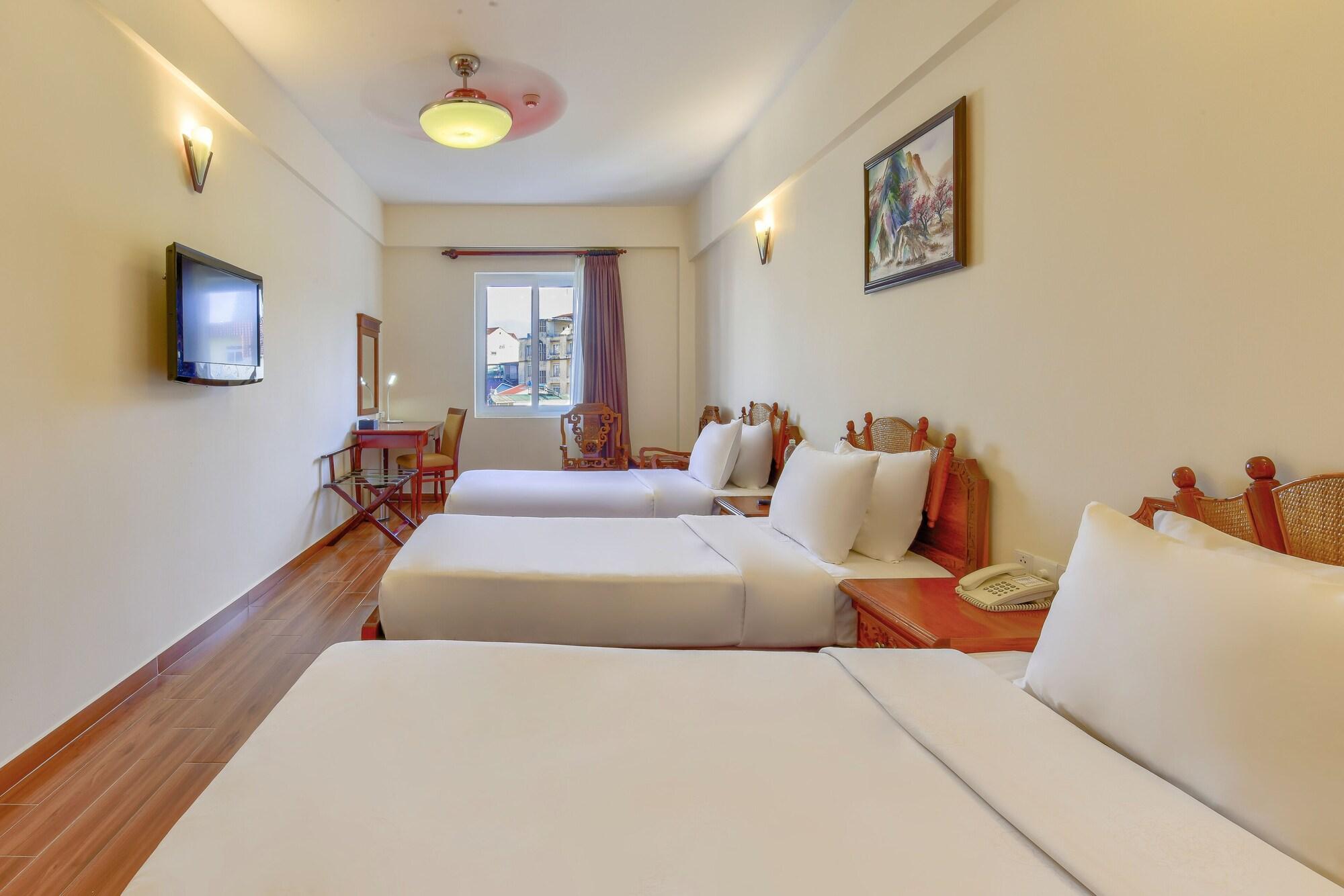 Khach San Park Hotel