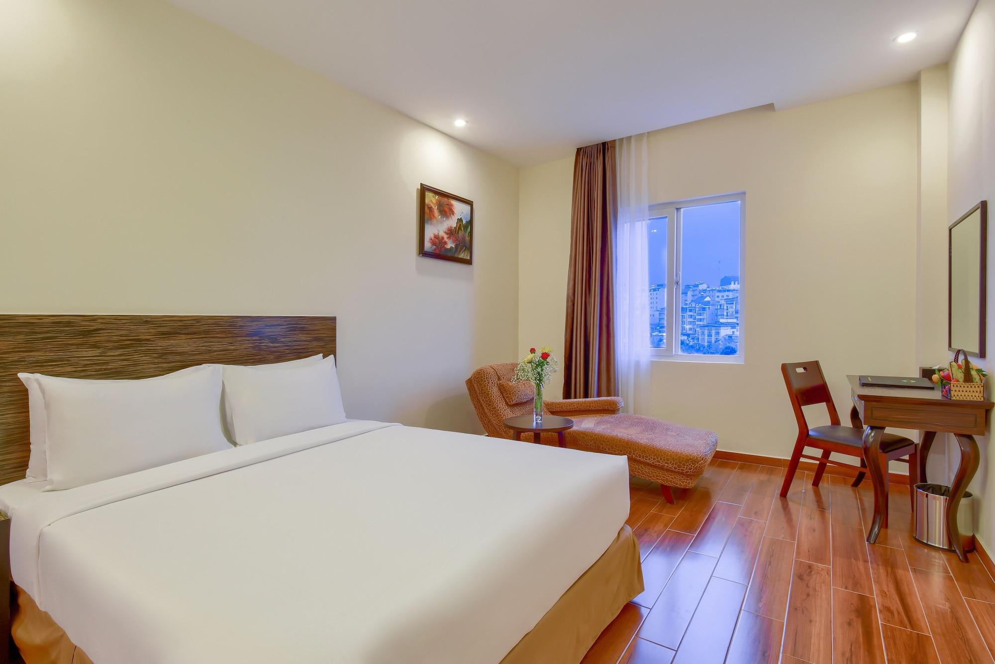 Khach San Park Hotel 3*