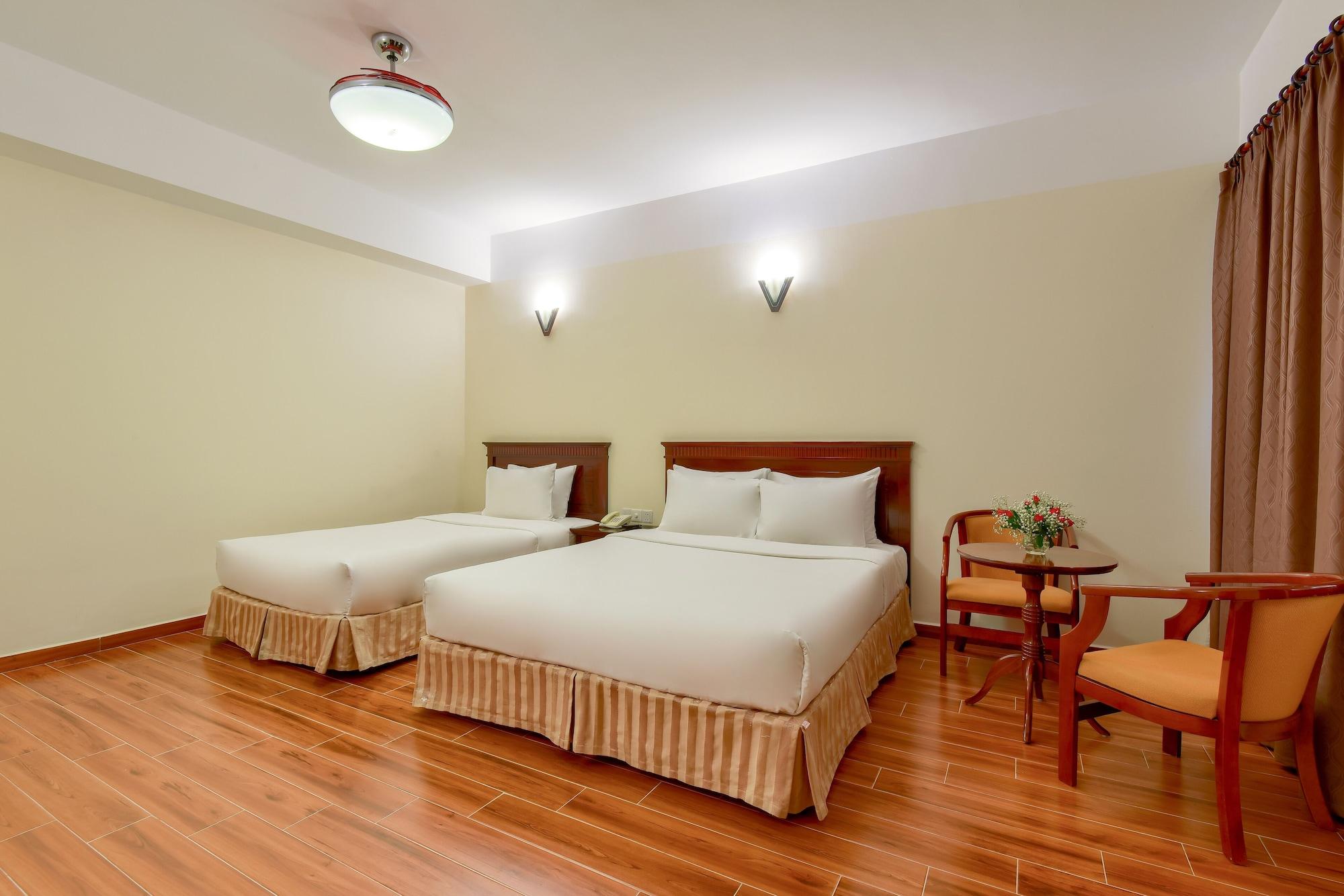 Khach San Park Hotel