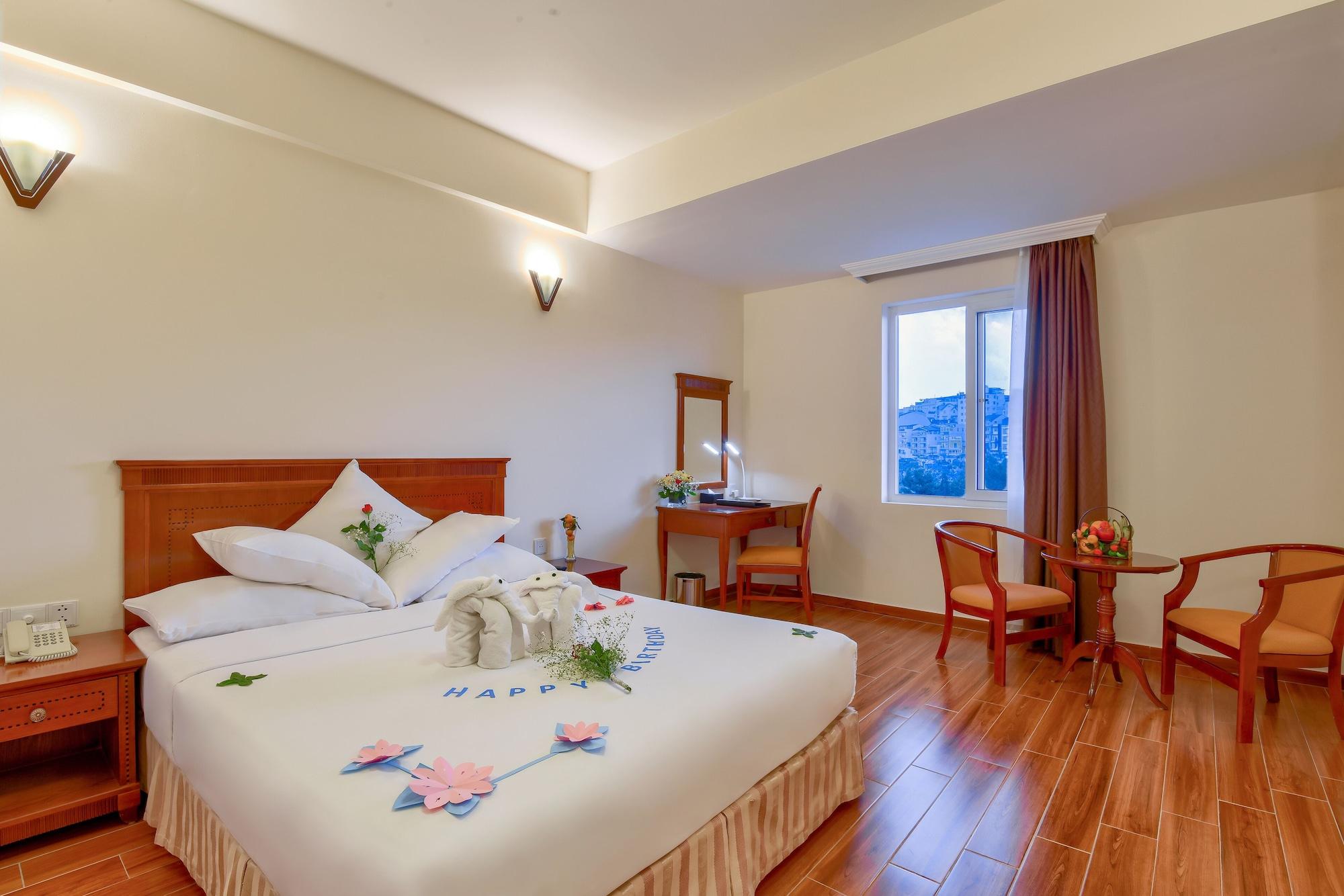 Khach San Park Hotel 3*