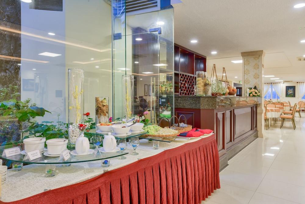 Khach San Park Hotel 3*