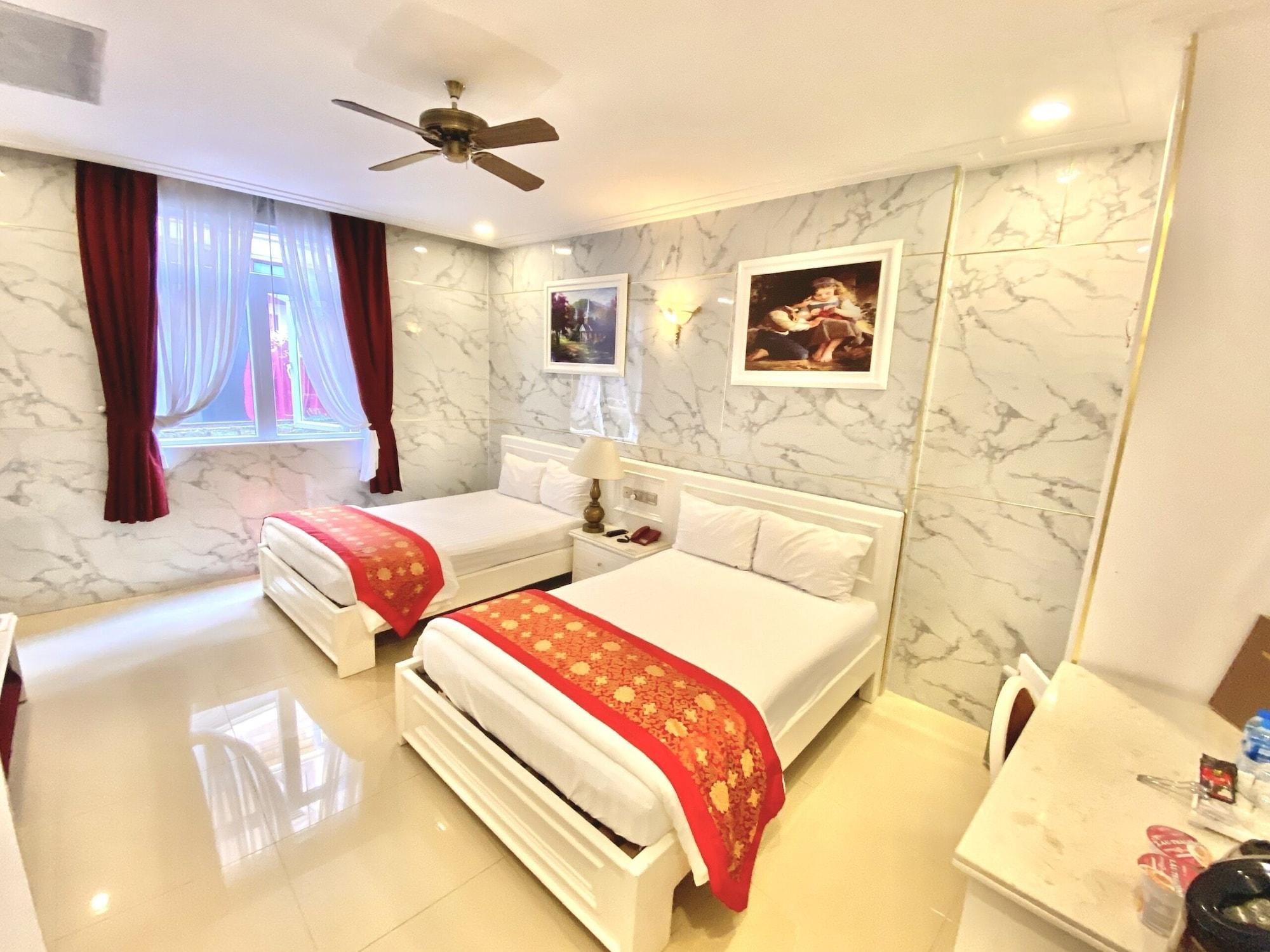 Tulip 3 Hotel 2*