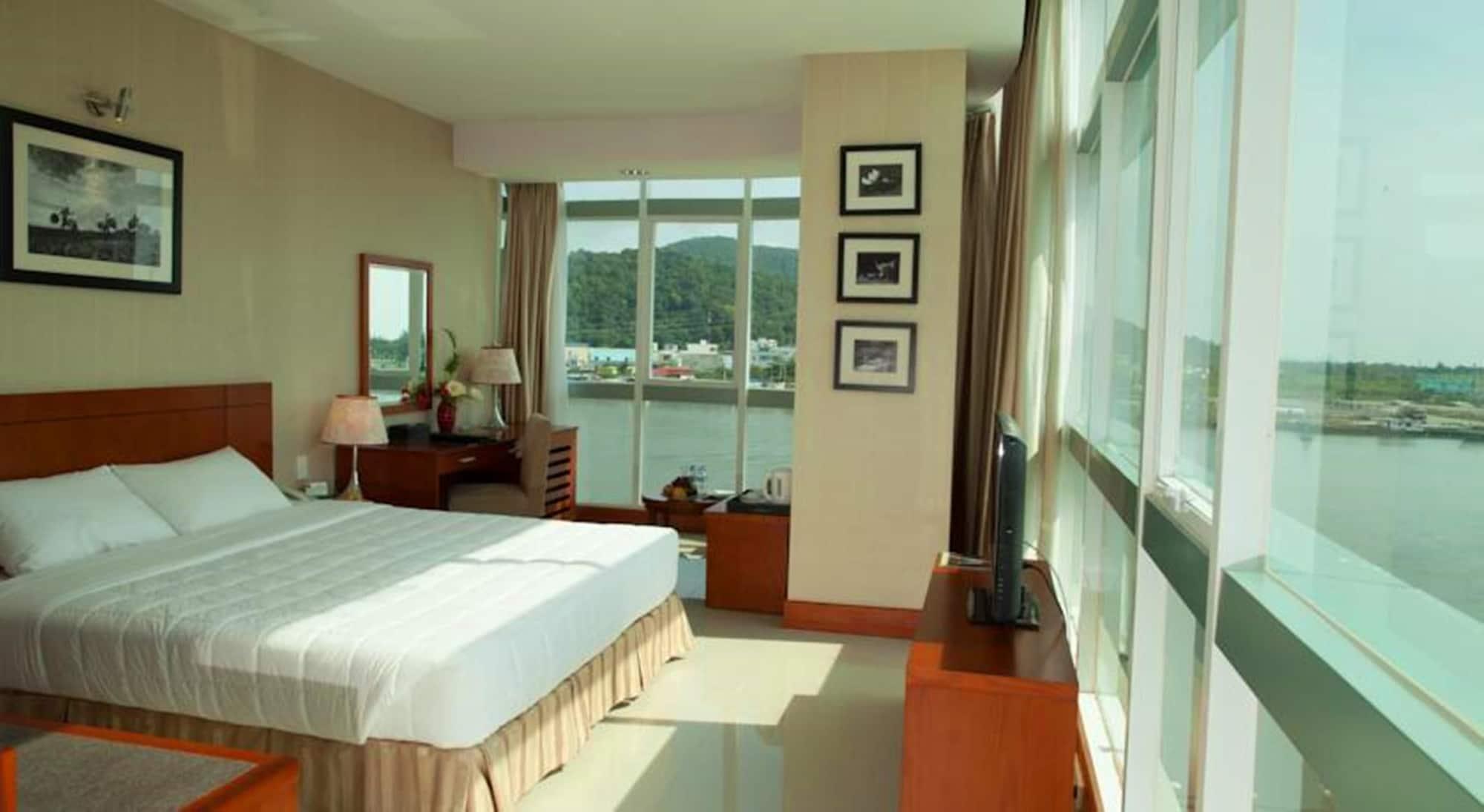 River Hotel Ha Tien