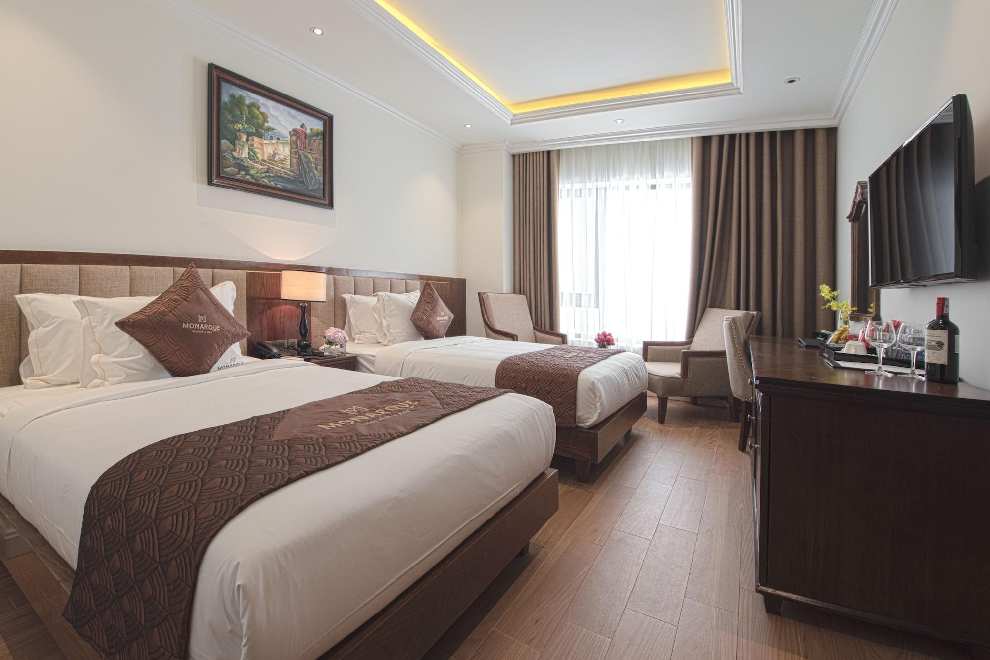 Monarque Hotel 4*