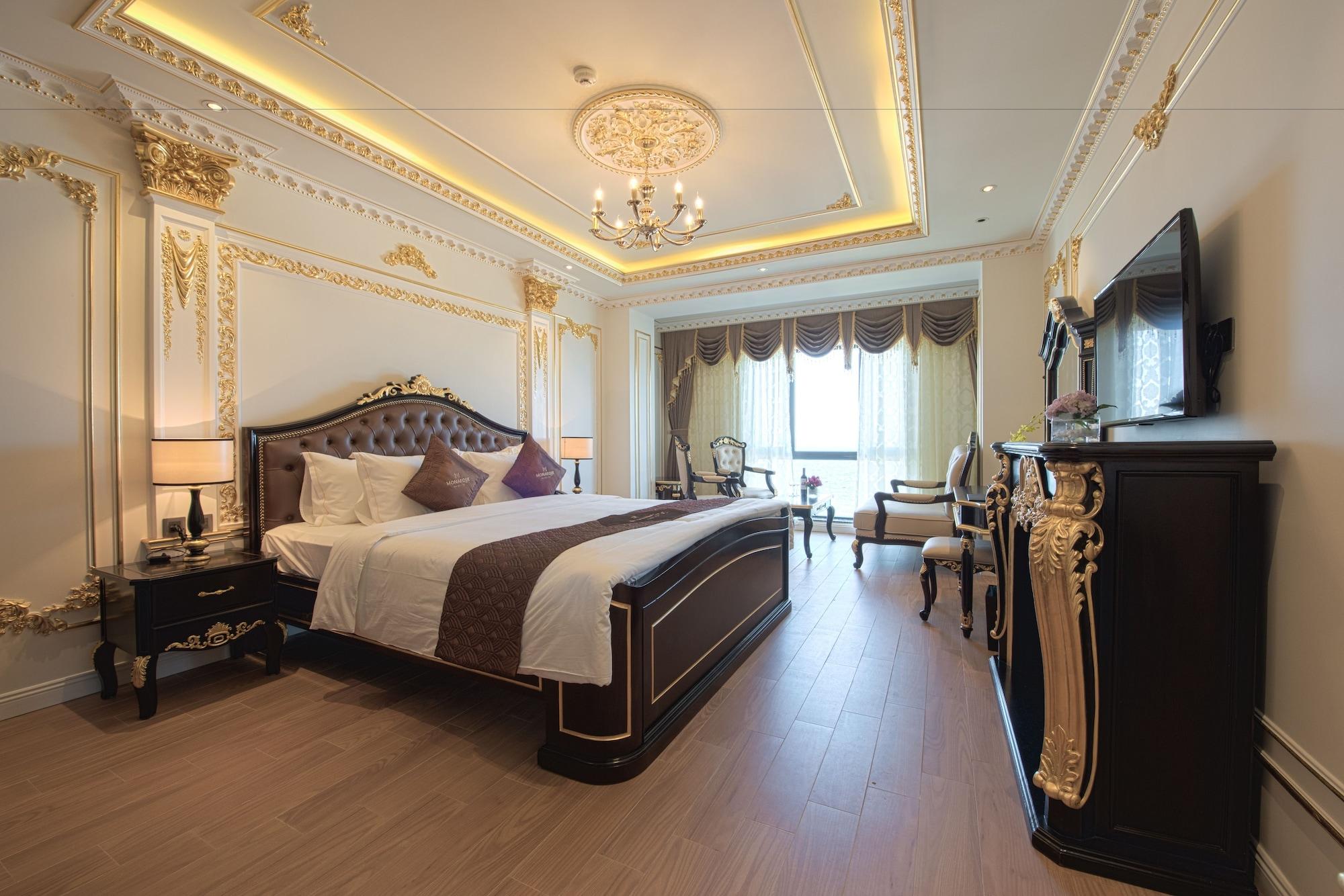Hotel Monarque 4*
