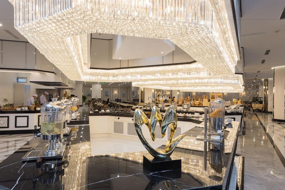 Melia Vinpearl Empire Hotel 5*