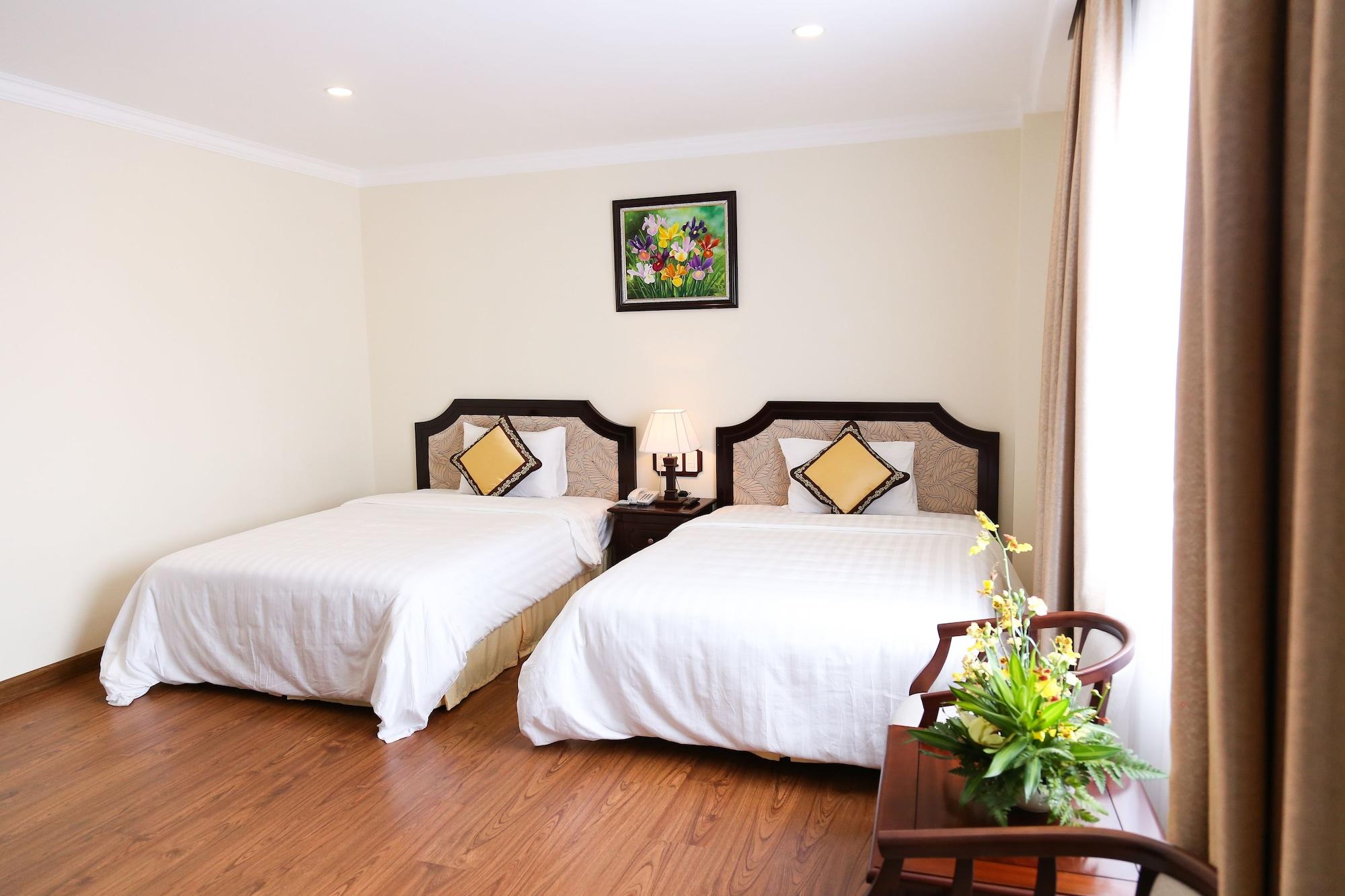 Iris Hotel 3*