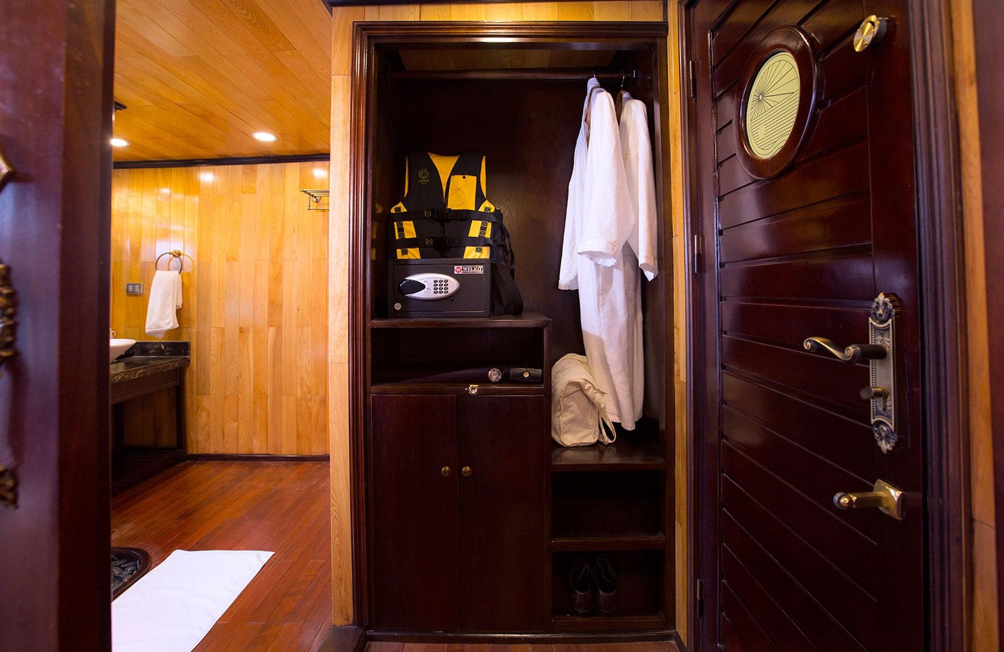 Aphrodite Cruise Hotel 4*