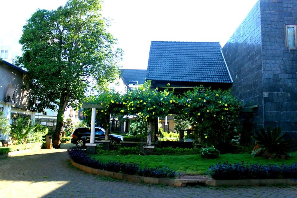 Trung Nguyen Coffee Resort