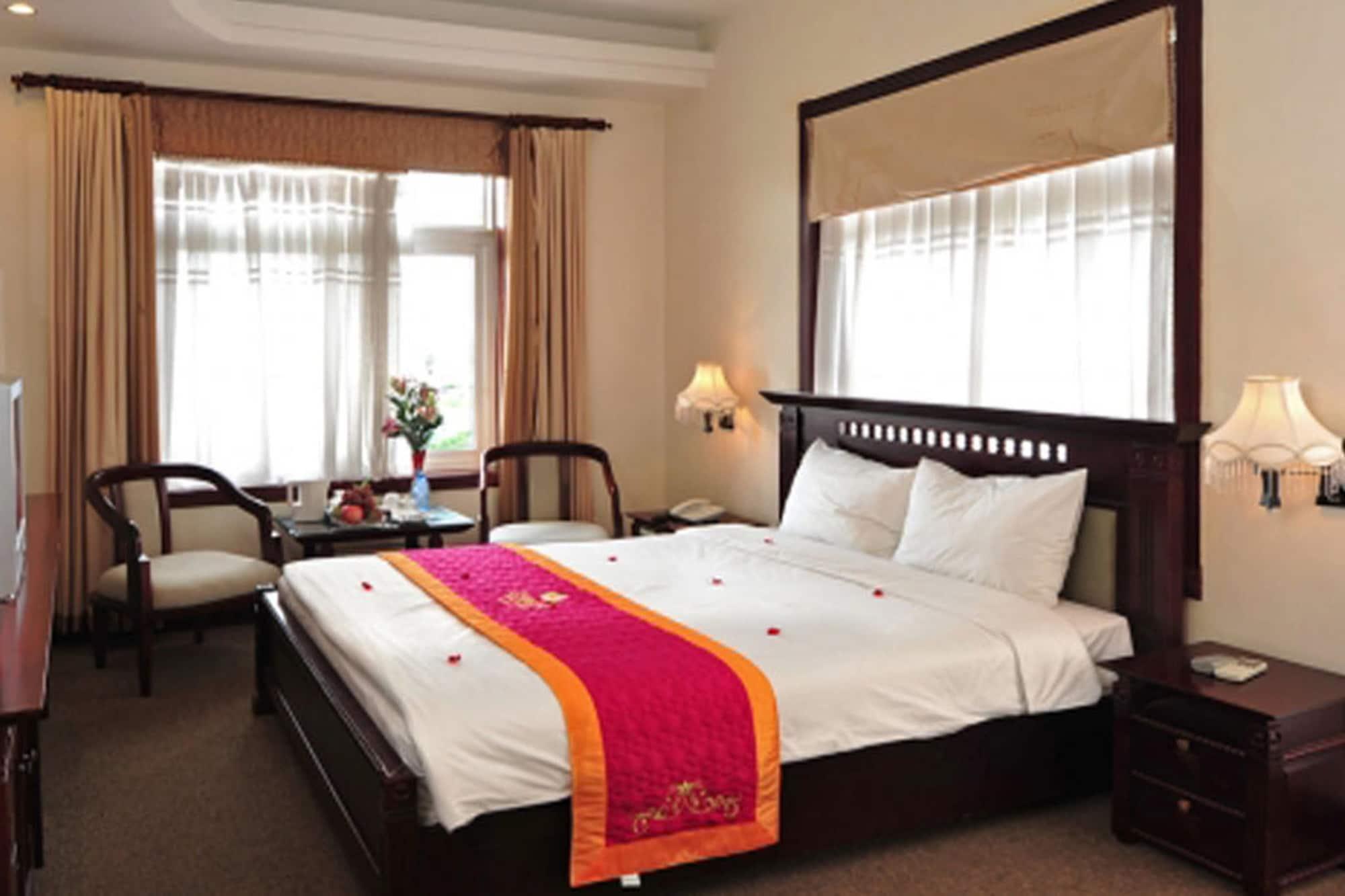 Camela & Hotel 4*