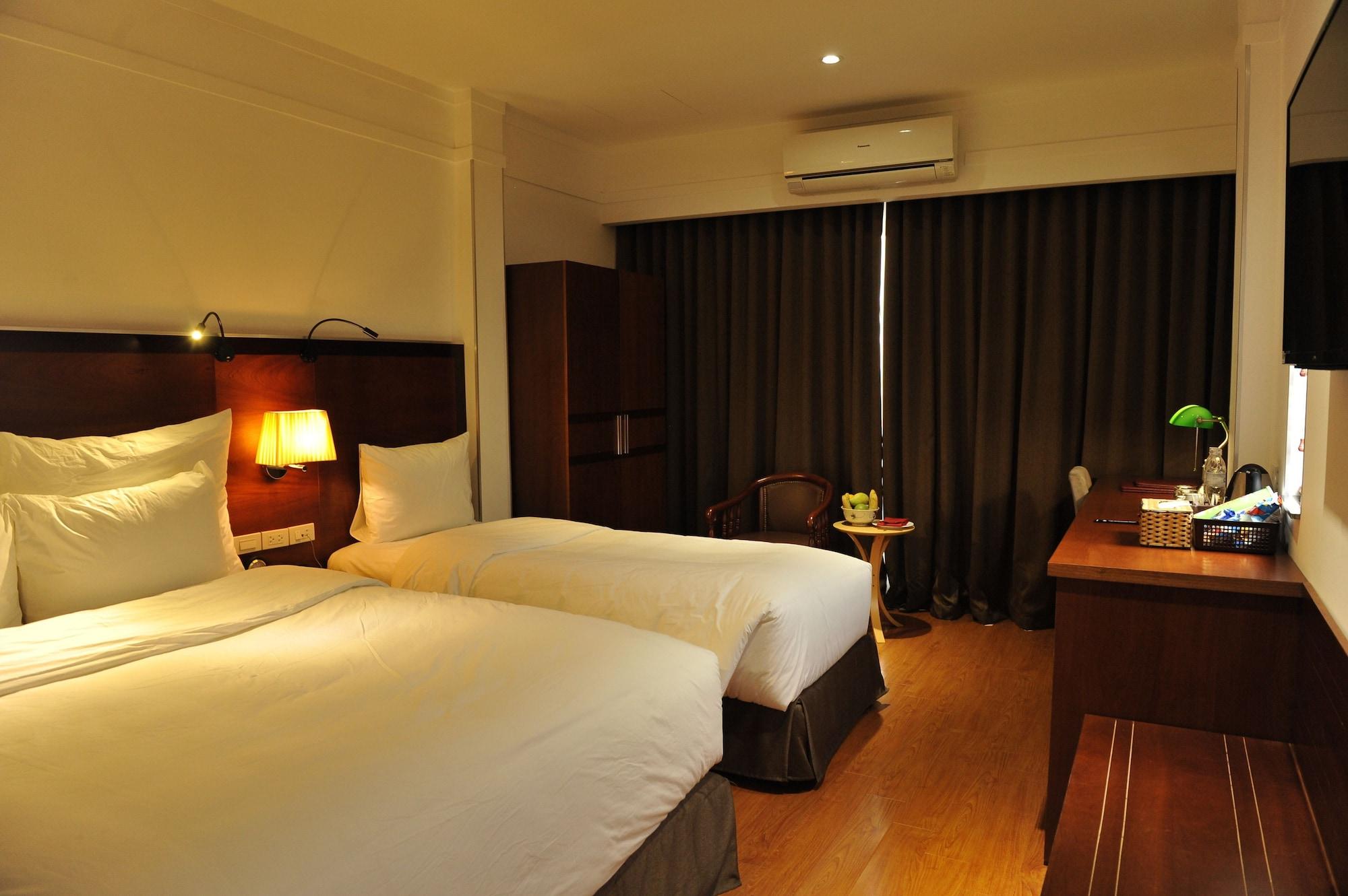 The Vancouver - Hotel