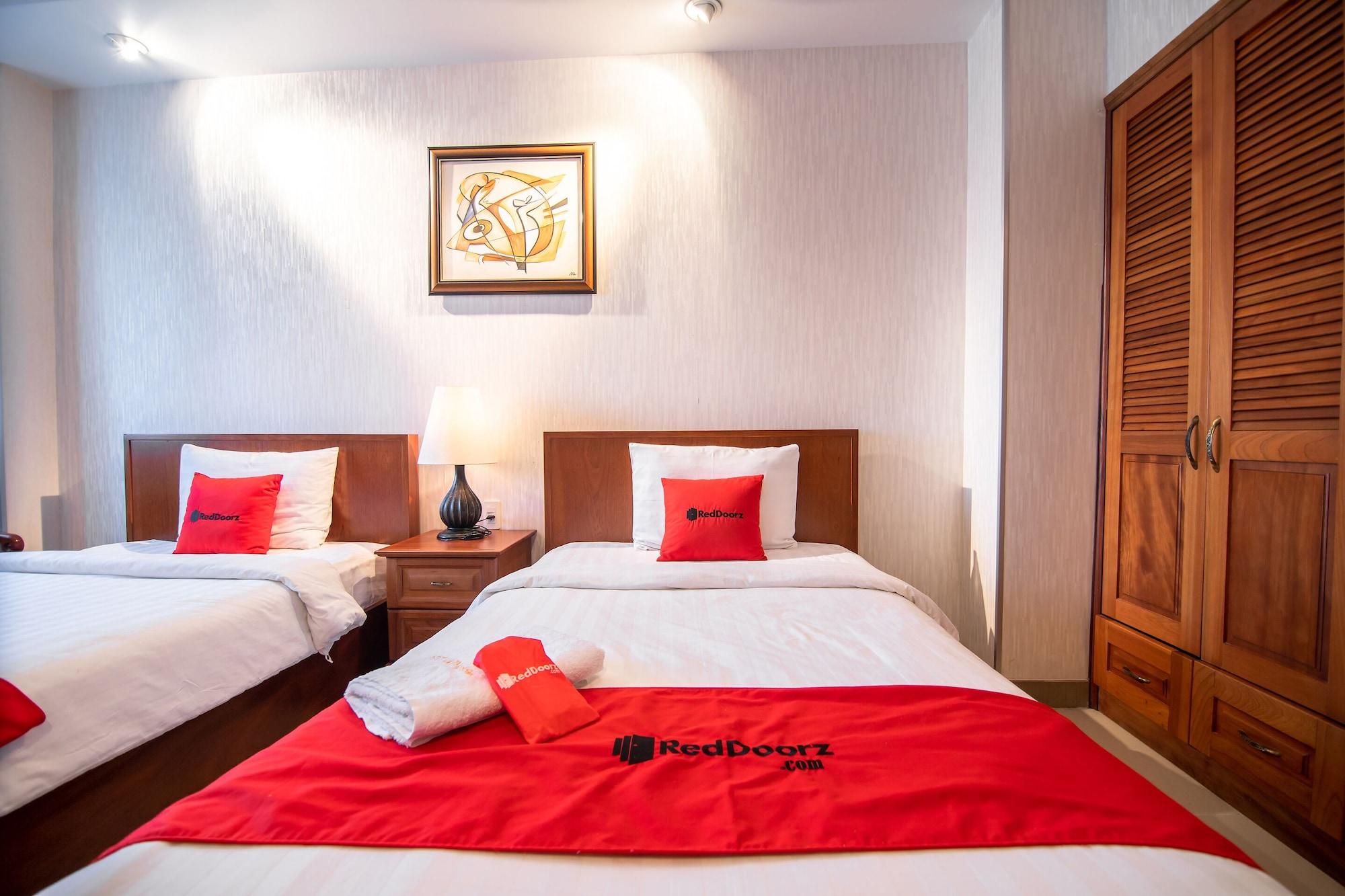 Reddoorz Premium White Lion Hotel 3*
