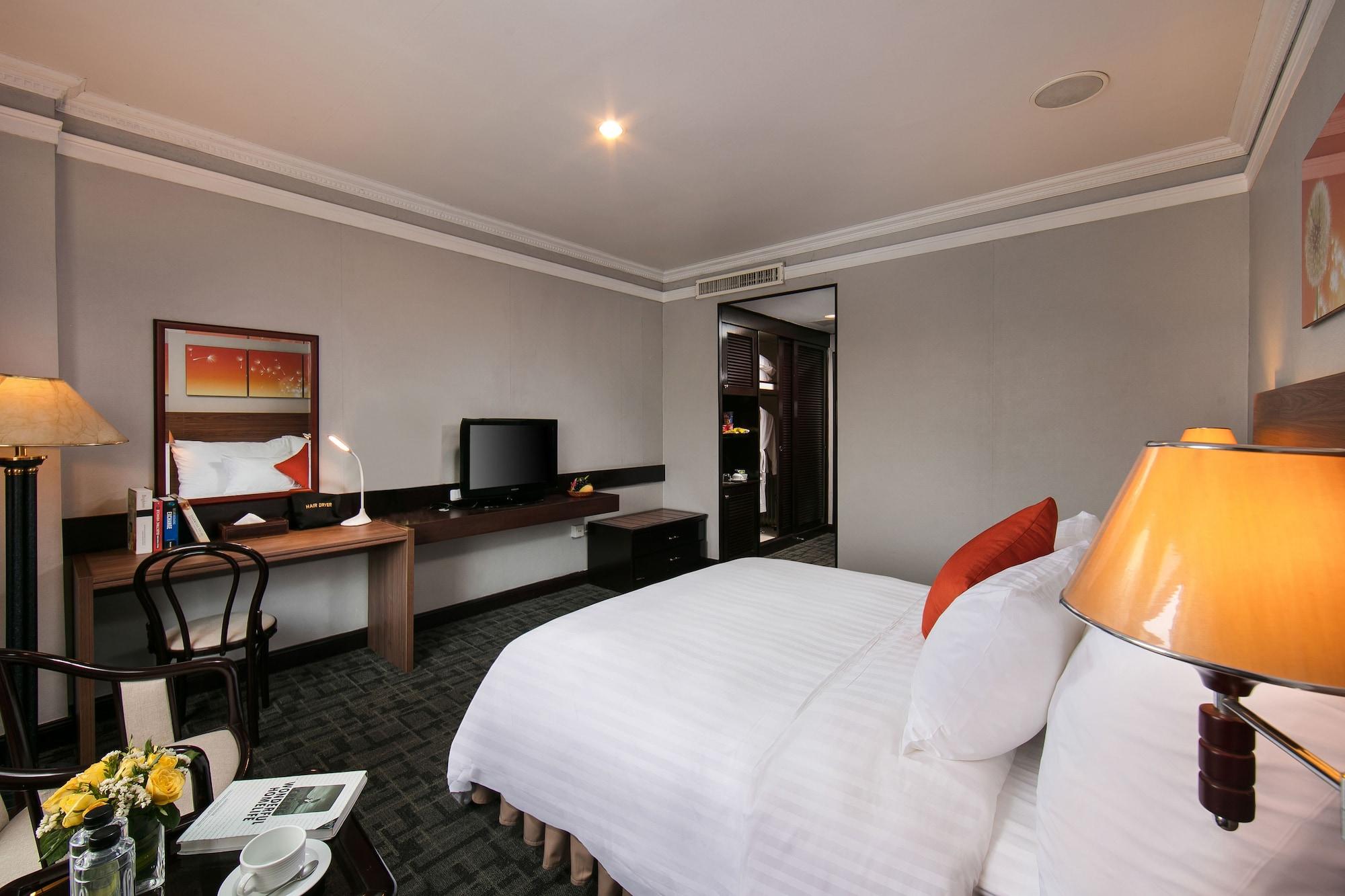 Bên Hồ 4*