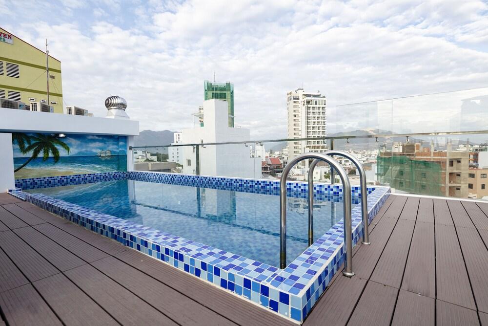 Royal Hotel 3*