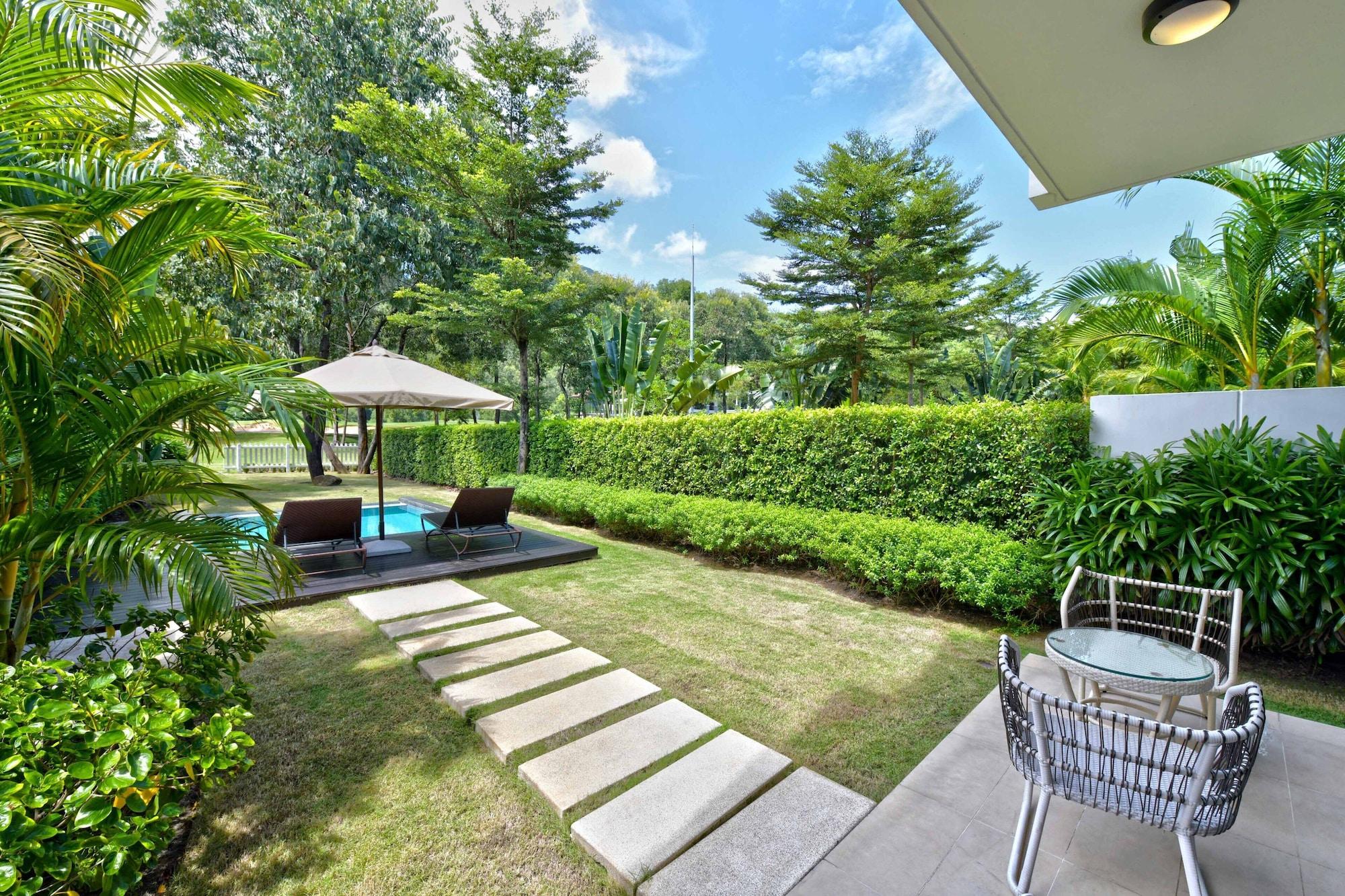 Khu nghỉ mát Laguna Parkside Residences 4*