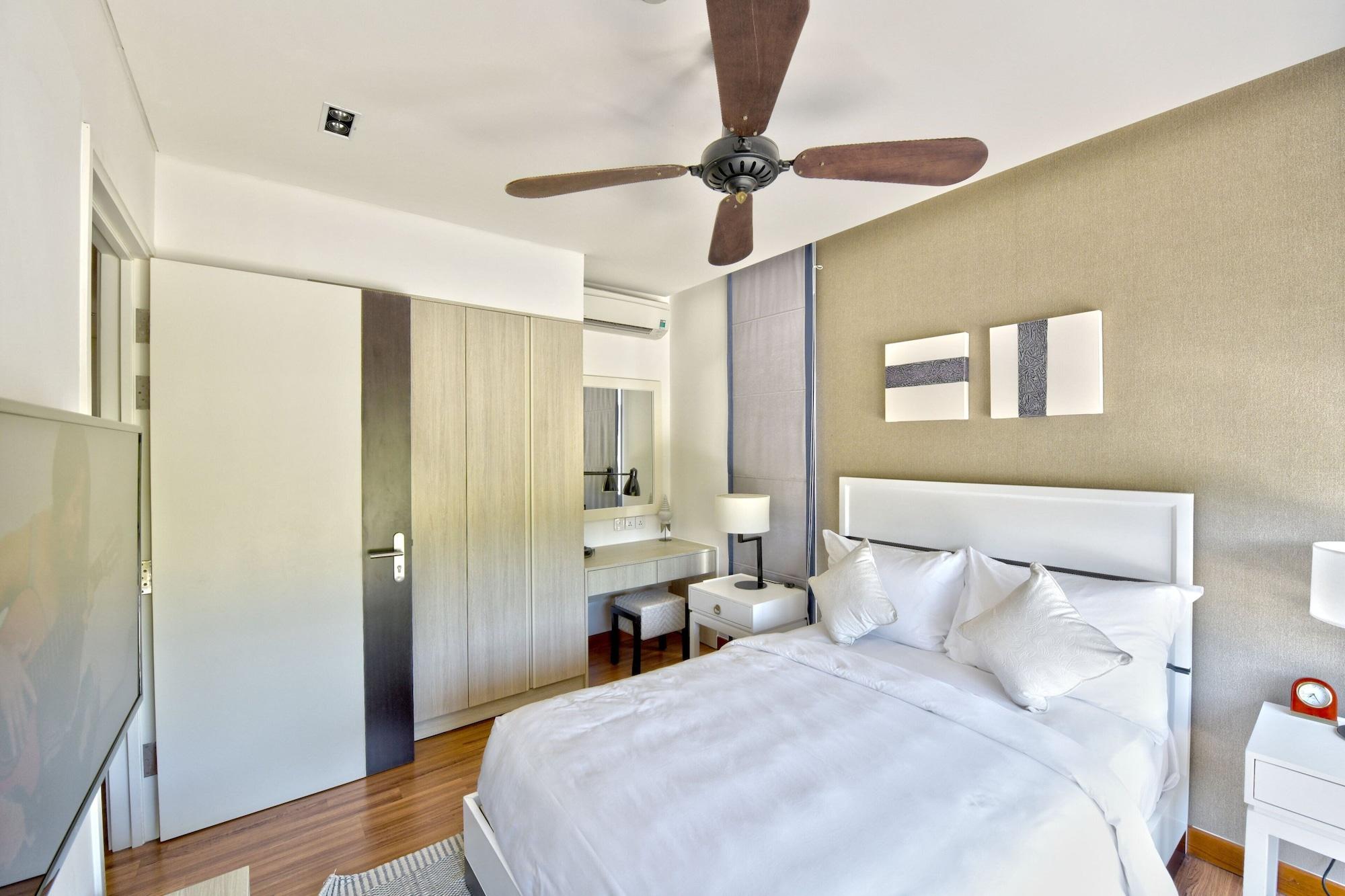 Khu nghỉ mát Laguna Parkside Residences 4*