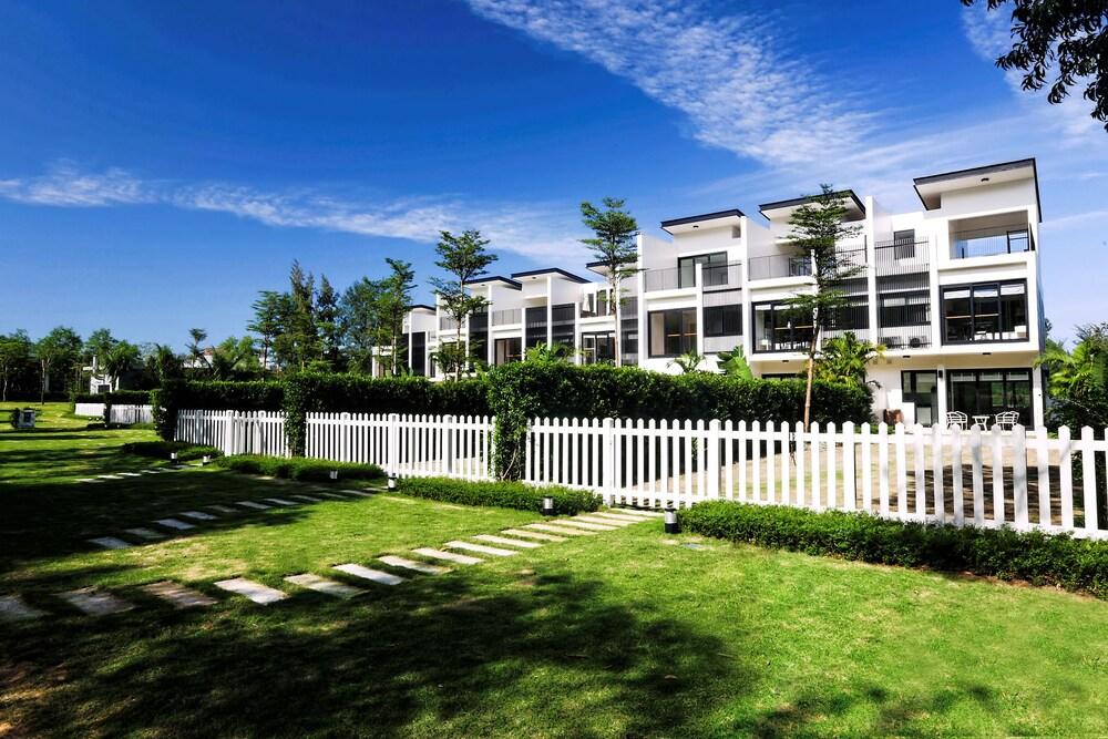 Laguna Parkside Residences 4*