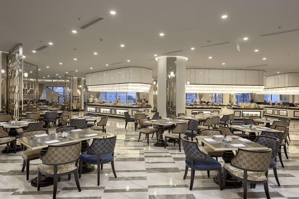 Melia Vinpearl Empire Nha Trang