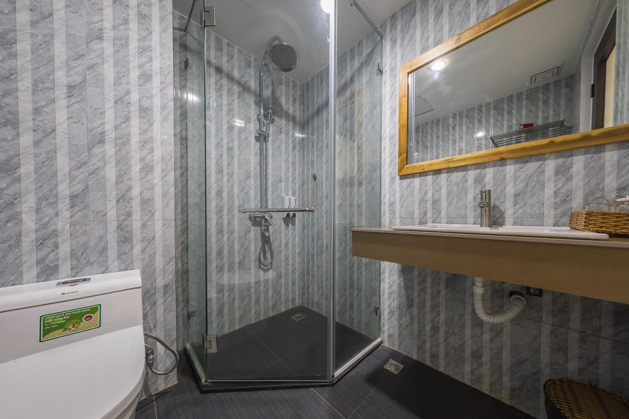 Golden Daisy Hotel