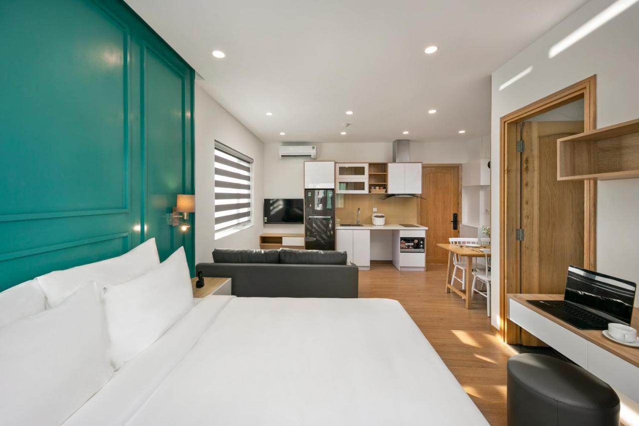 Dolphin And Aparthotel