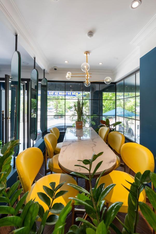 Louis Mo Apartment