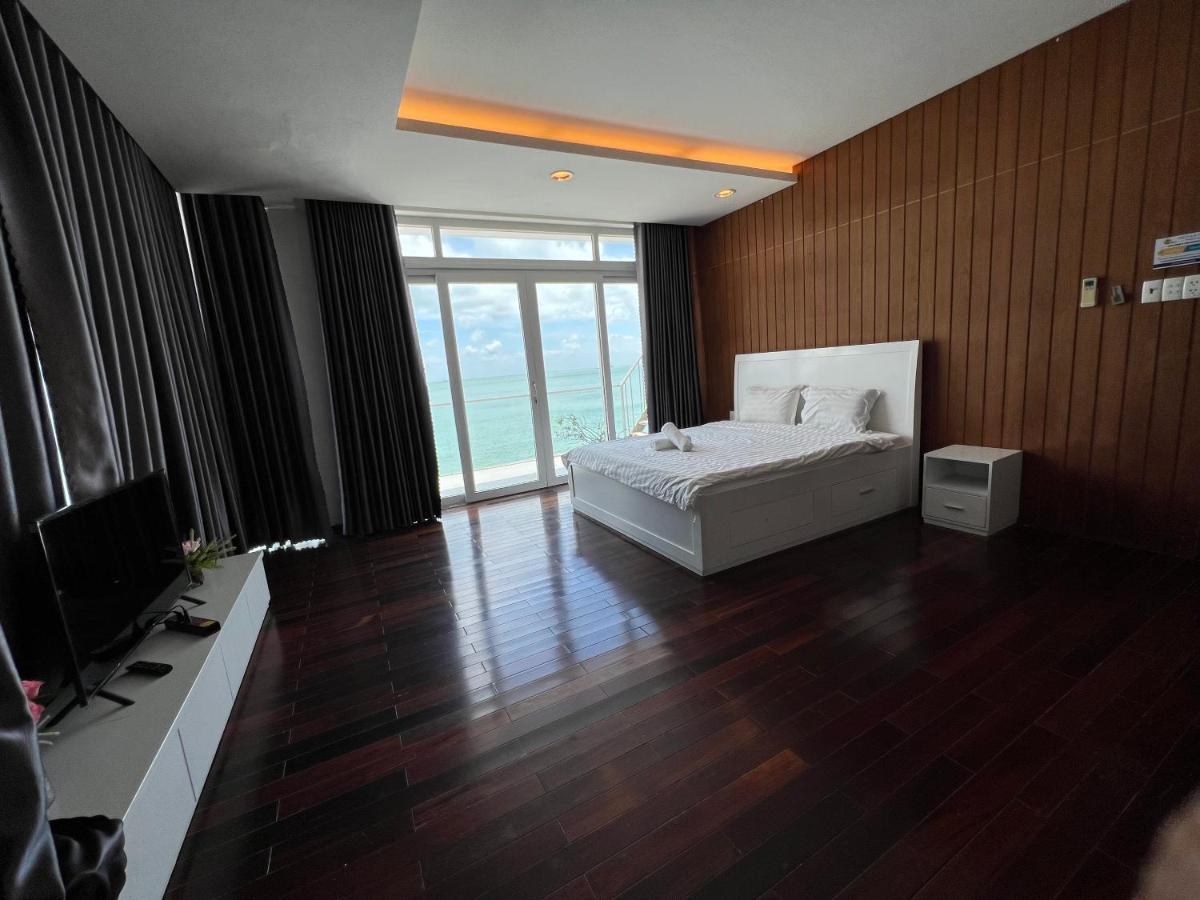 Nancy Front * Vung Tau