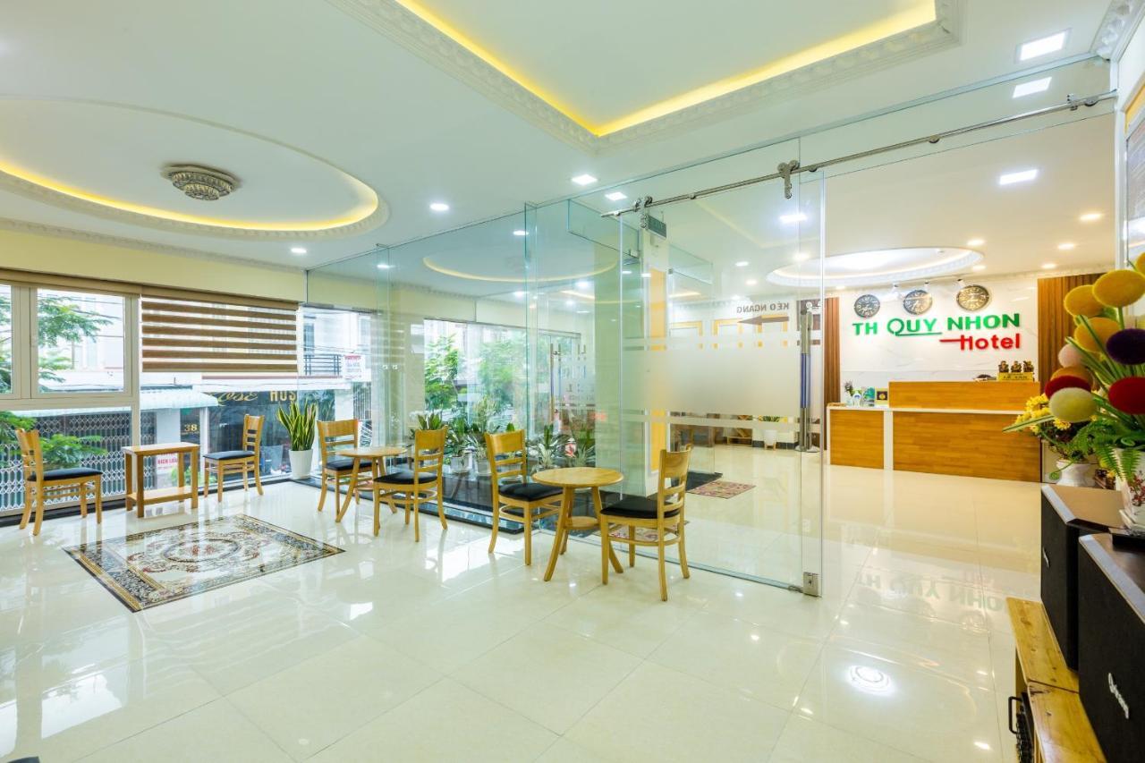 Th Khách sạn *