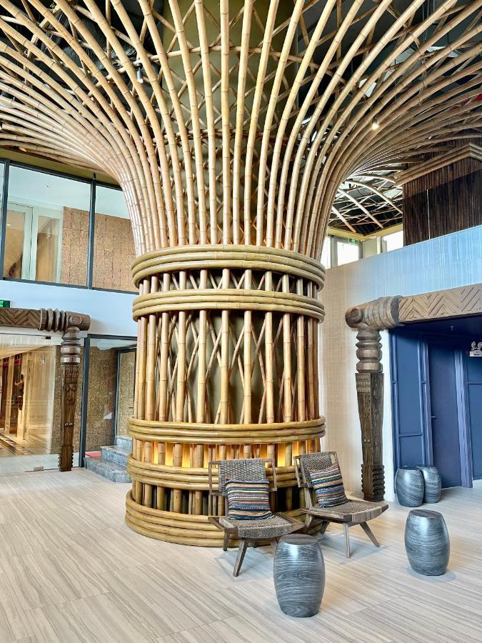 White House Condotel Phú Yên Khách sạn hẻo lánh
