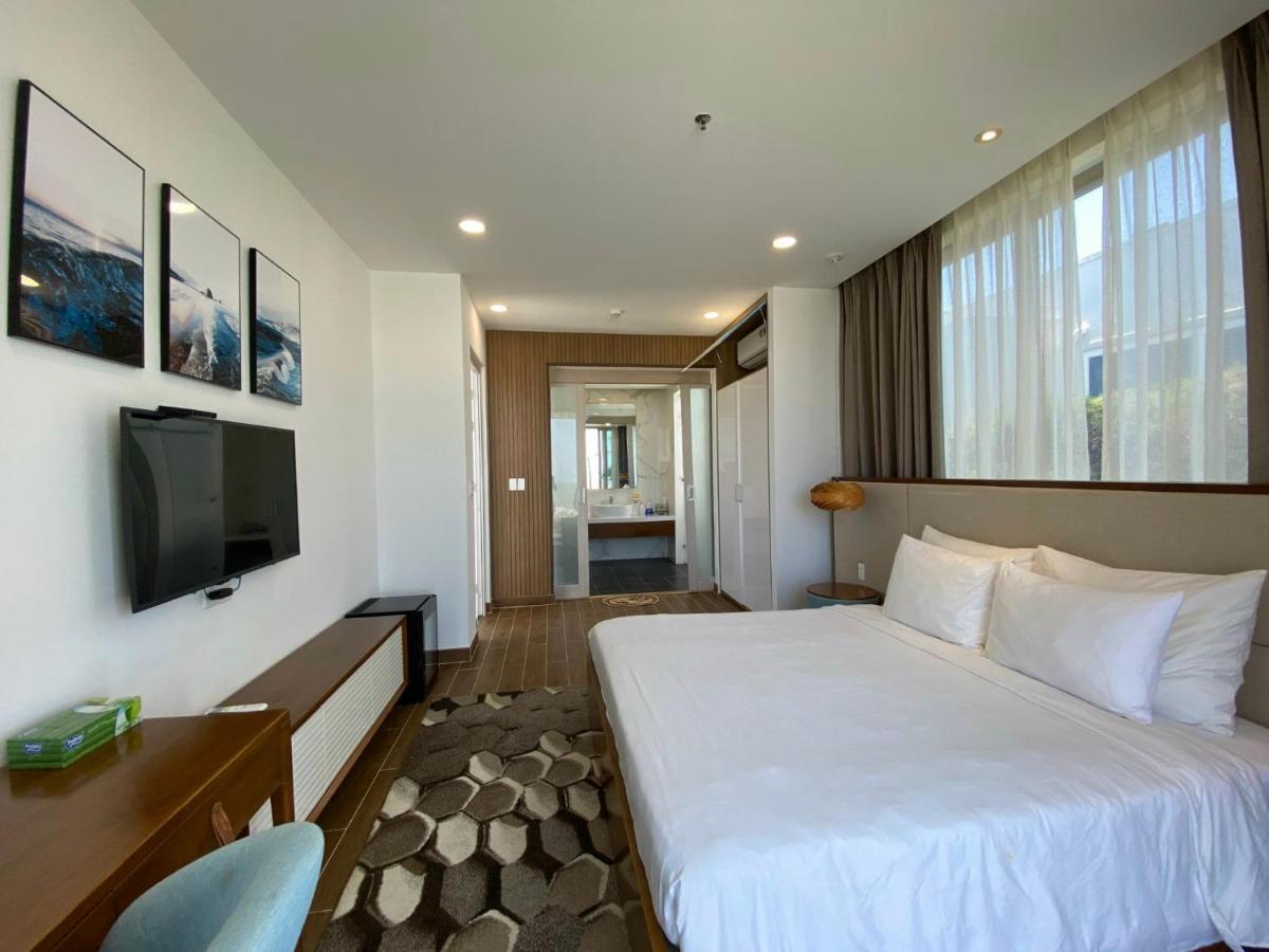 Oceanami & Club Long At 1, 3, 4 Bedroom & 5, 6 Bedroom Beachfront Private Pool Long Hai