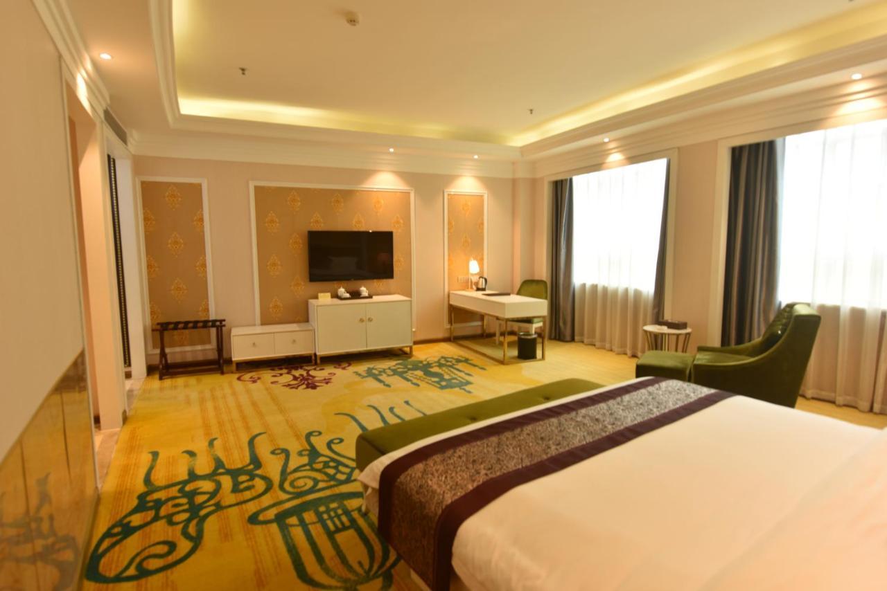 Hong Grand Hotel