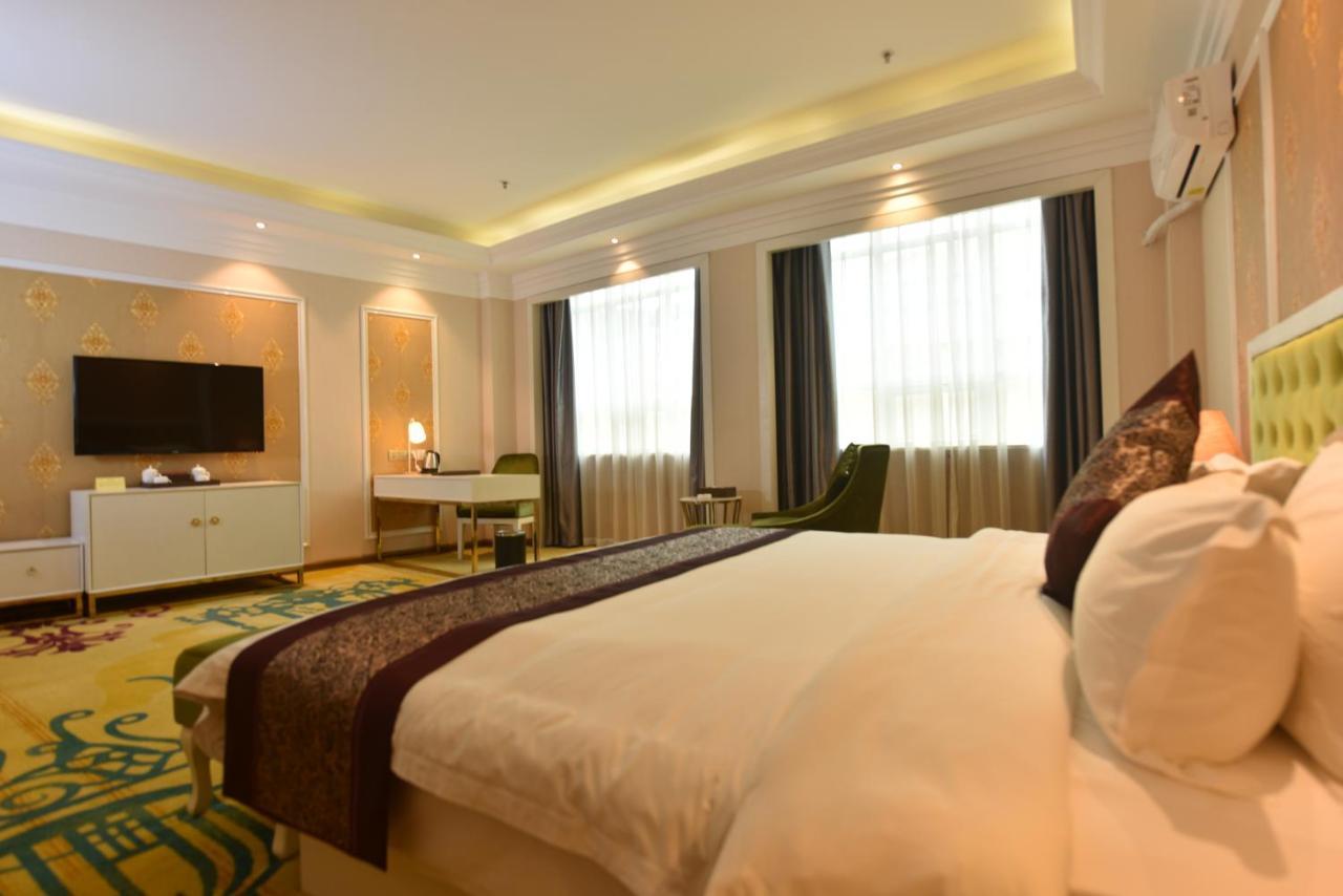 Hong Grand Hotel 5*