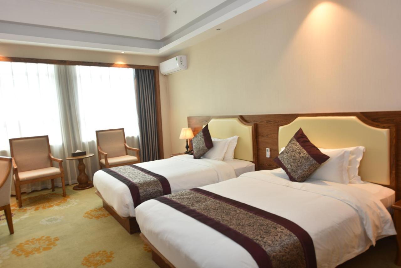 Hong Grand Mong Cai