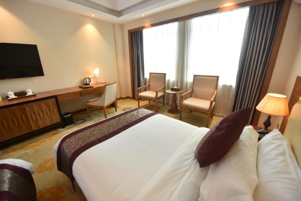 Hong Grand Mong Cai