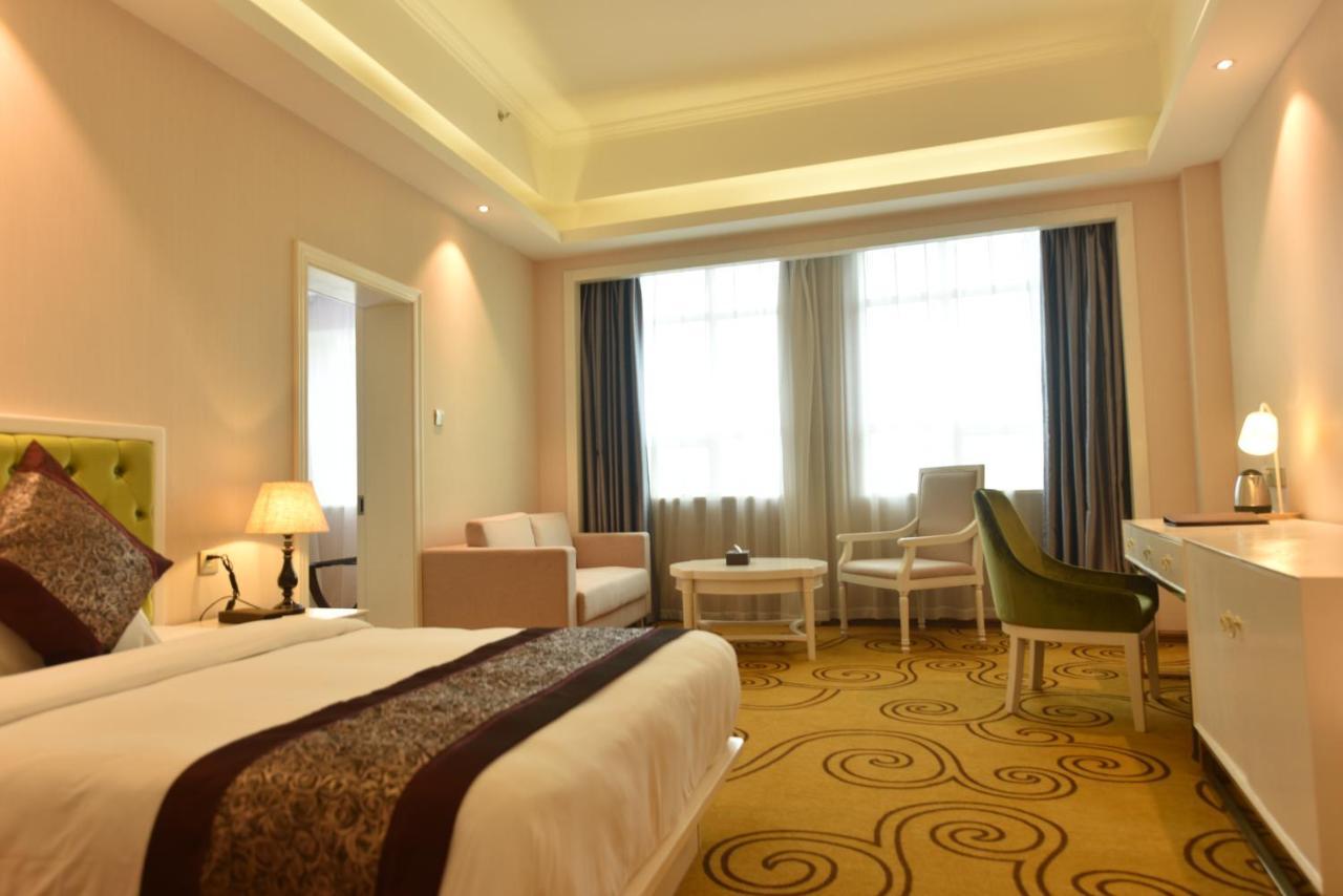 Hong Grand Mong Cai