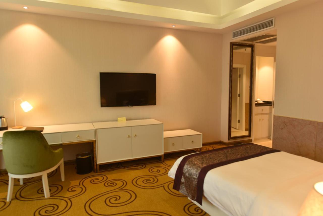 Hong Grand Hotel