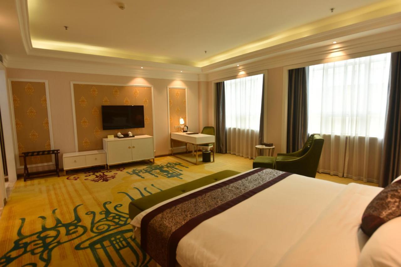 Hong Grand