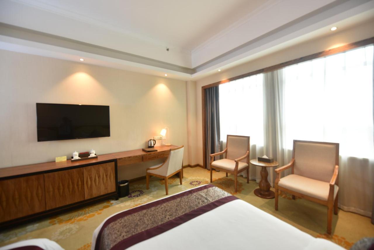 Hong Grand