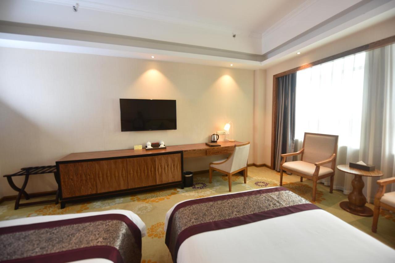 Hotel Hong Grand Mong Cai