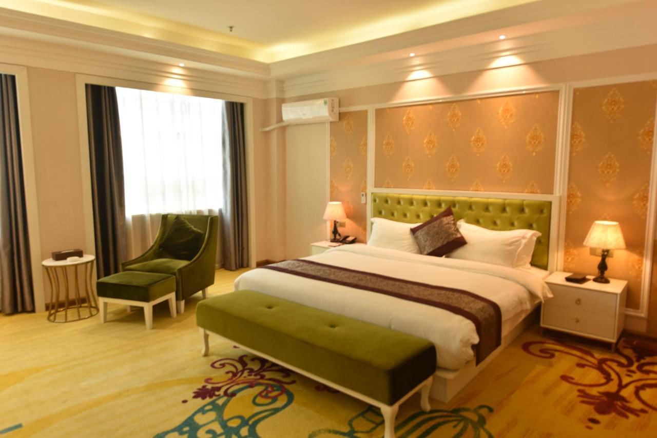 Hotel Hong Grand Mong Cai