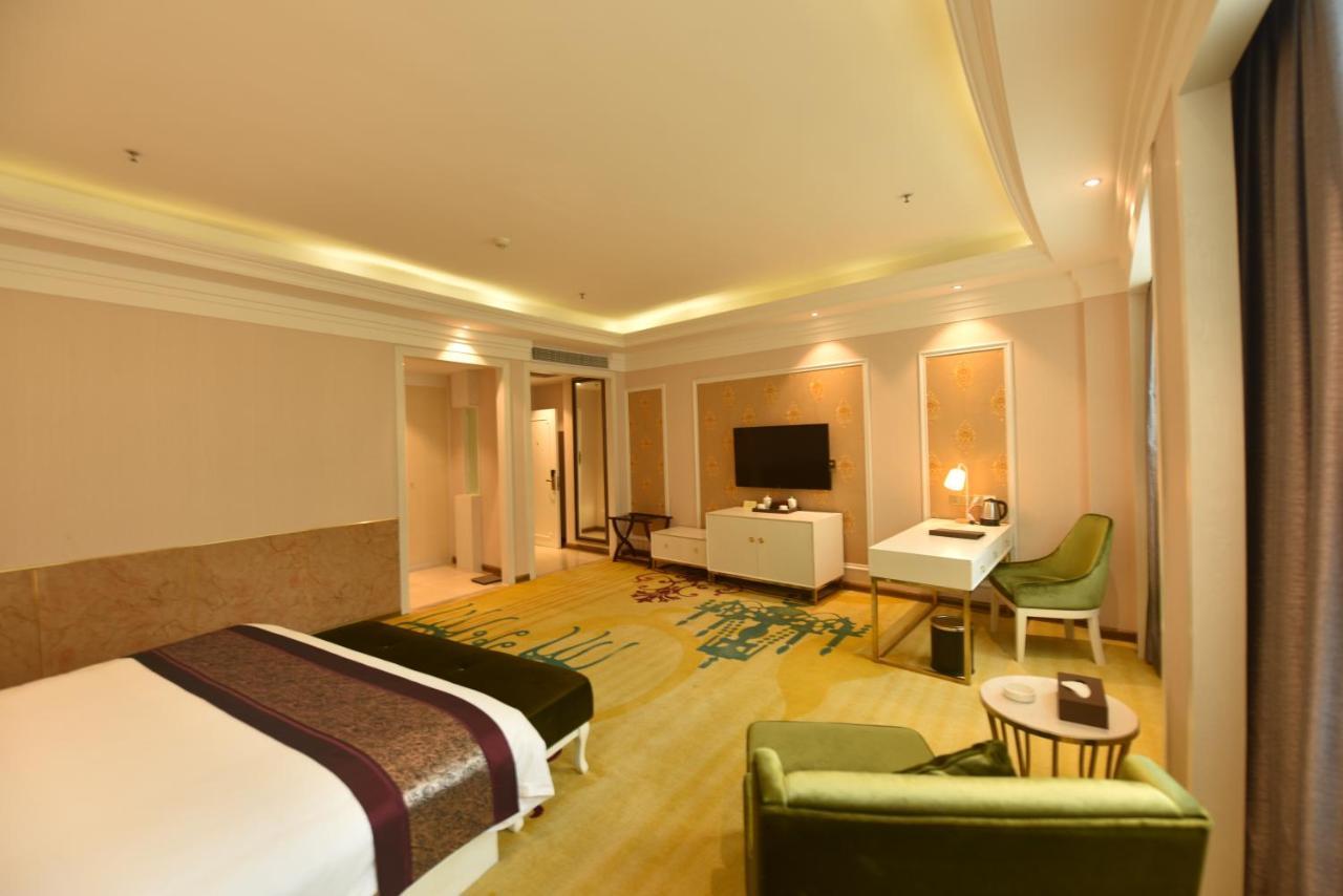 Hong Grand
