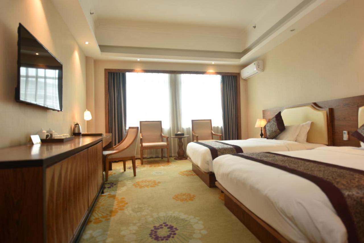 Hotel Hong Grand Mong Cai