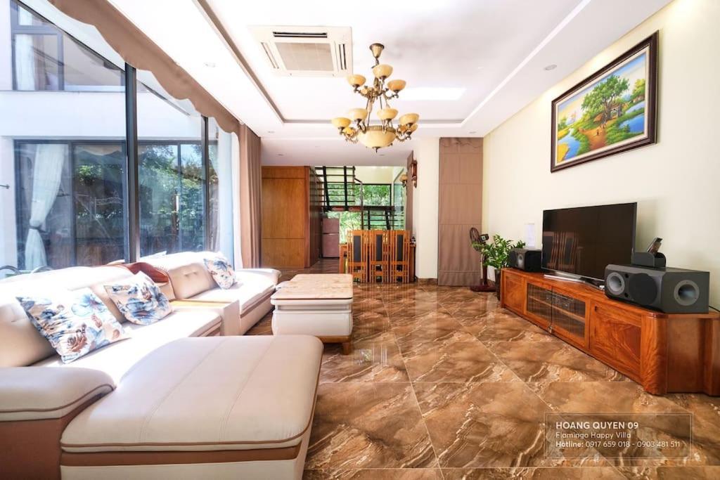 Hoàng Quyên 9 Flamingo đại Lải *