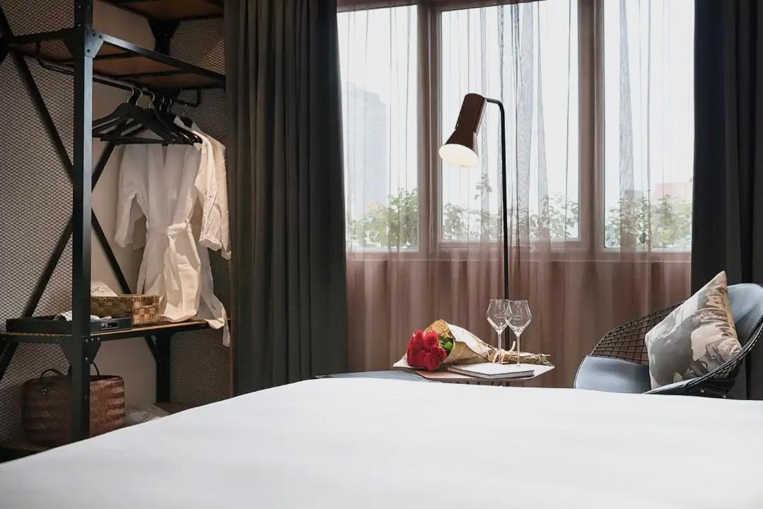 C Hotel- De Tham Bui Vien Walking Street Hotel 3*