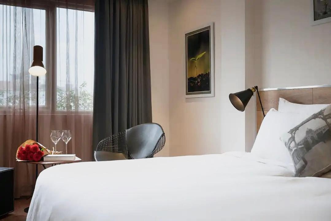 C Hotel- De Tham Bui Vien Walking Street Hotel 3*