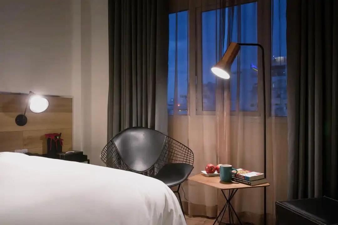 C Hotel- De Tham Bui Vien Walking Street 3*