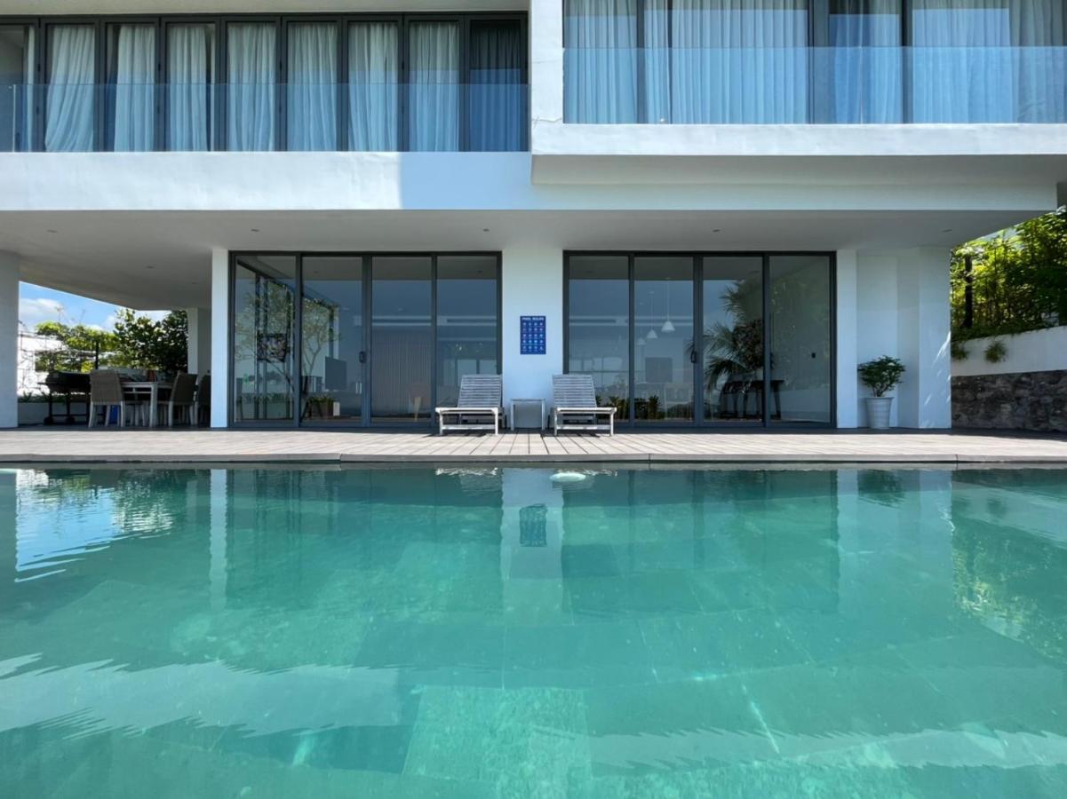 Casa Blanca Villas *