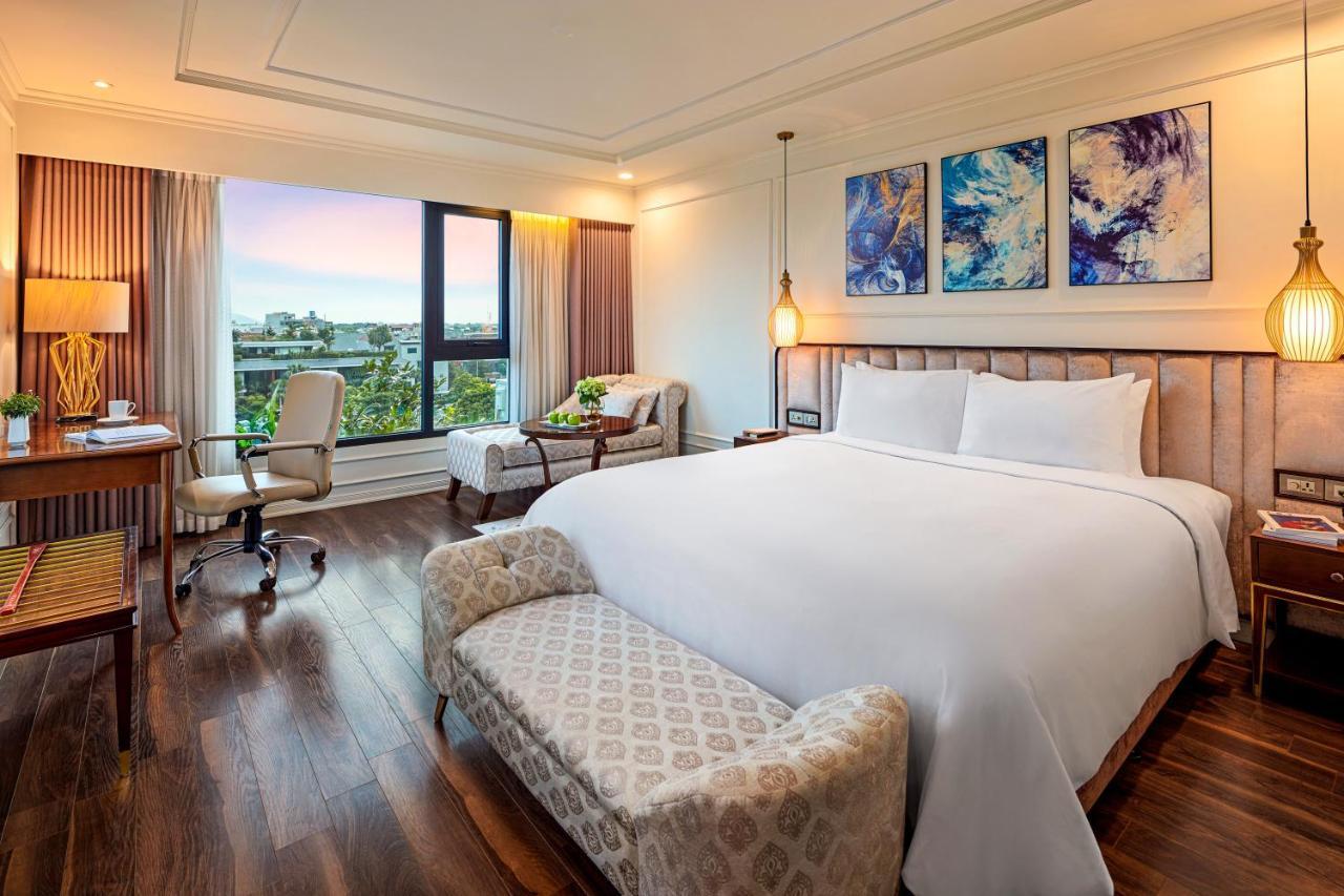 Ravatel Luxury Hotel 4*