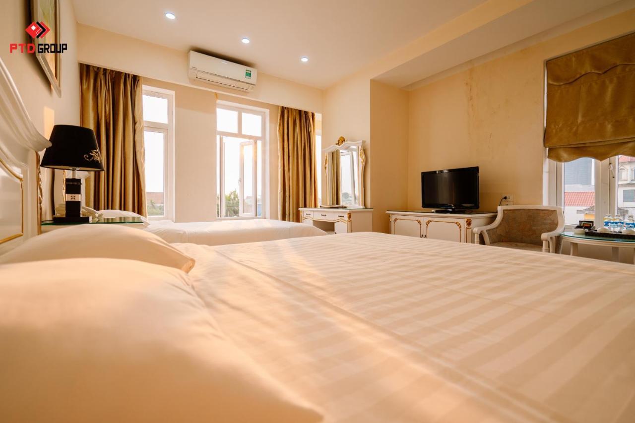 Hotel White